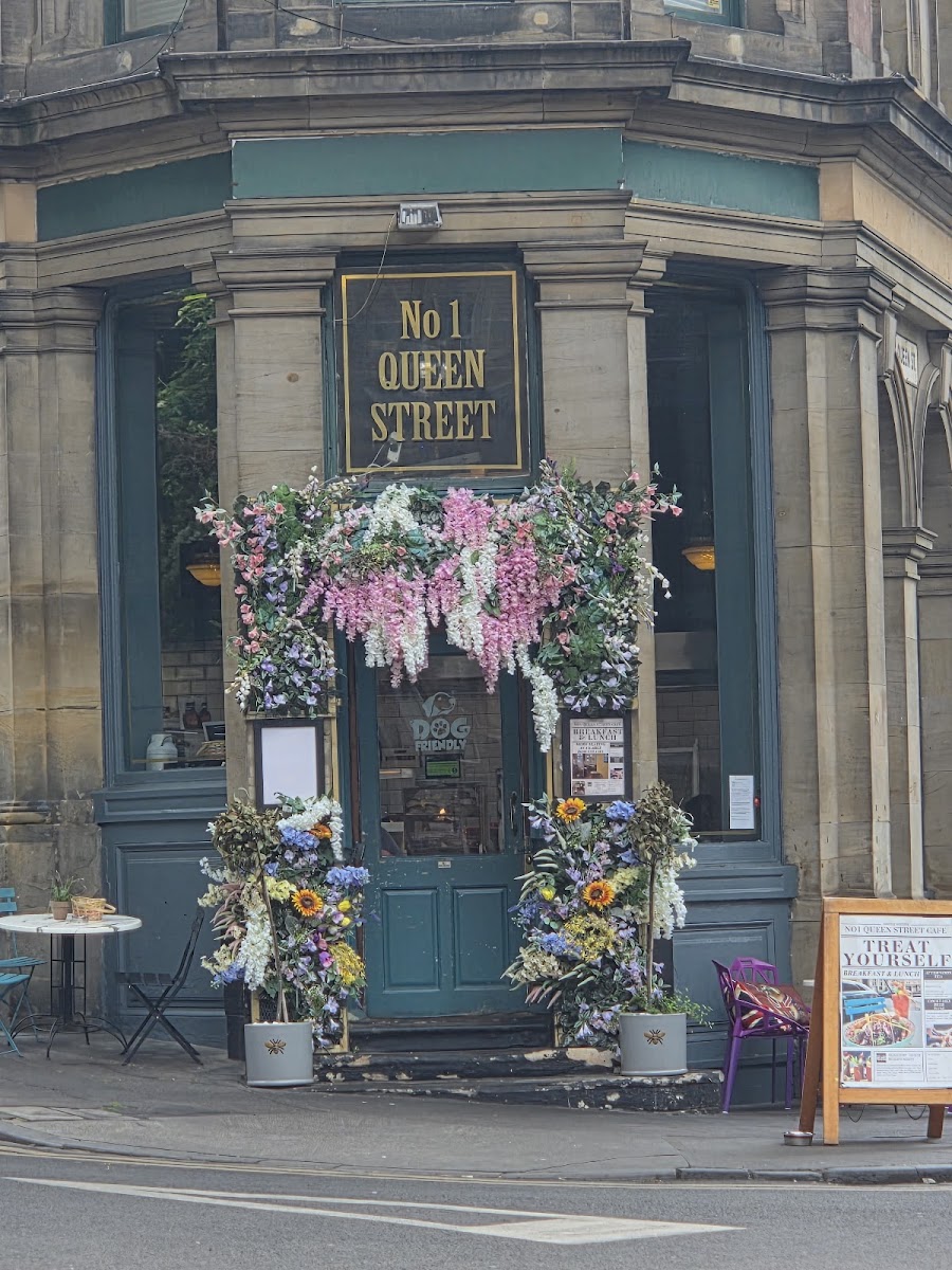No1 queen street cafe - Photo 4