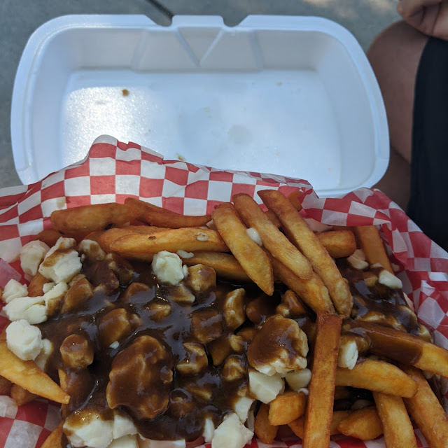 Large Poutine