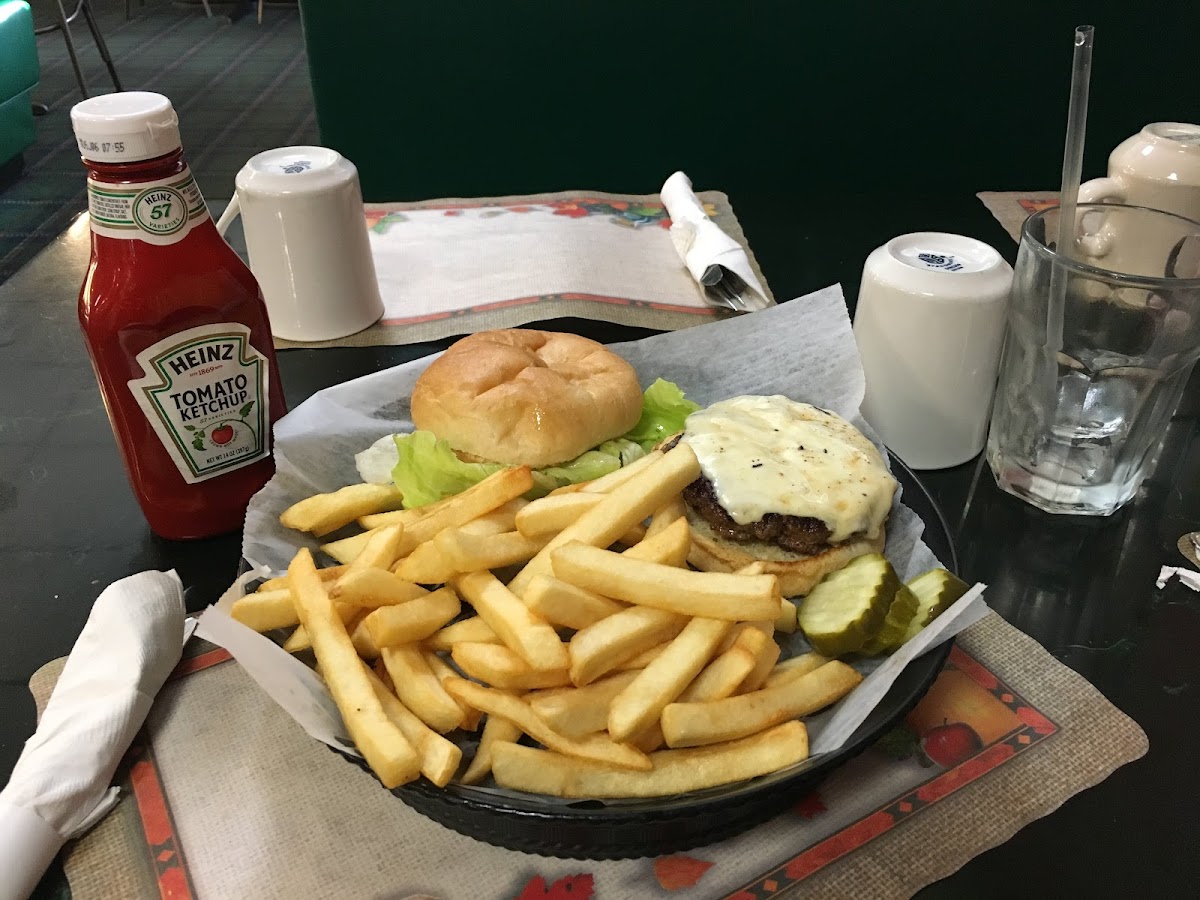 Red Rooster Family Restaurant - Photo 9