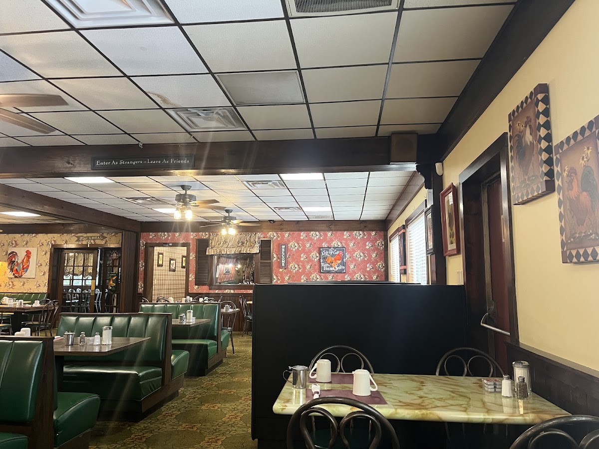 Red Rooster Family Restaurant - Photo 2