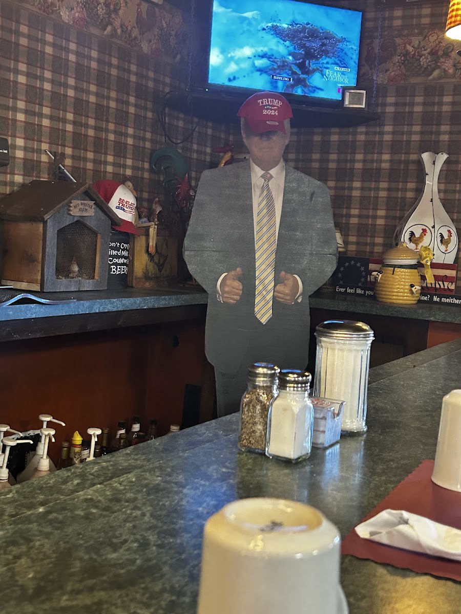 Red Rooster Family Restaurant - Photo 4