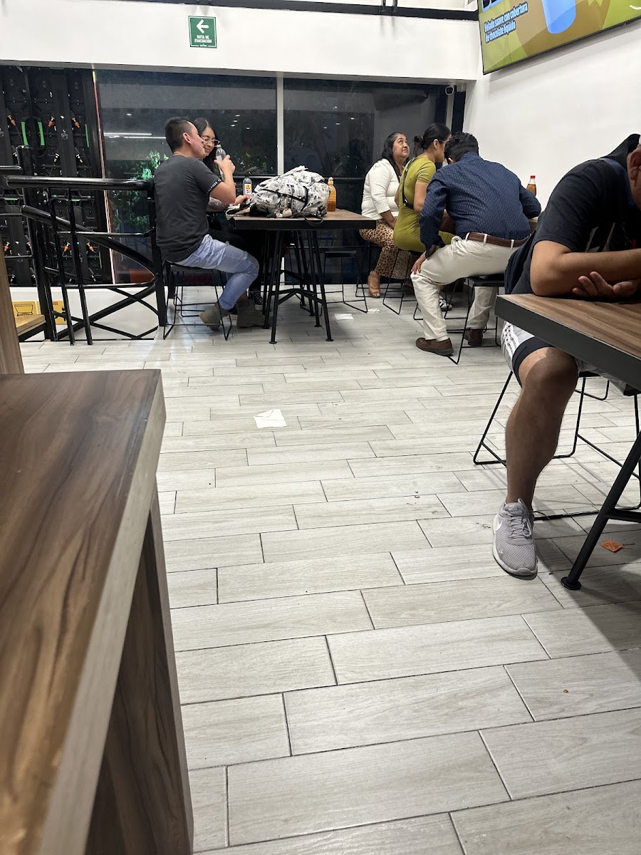 Bee's Pizza Reforma - Photo 6