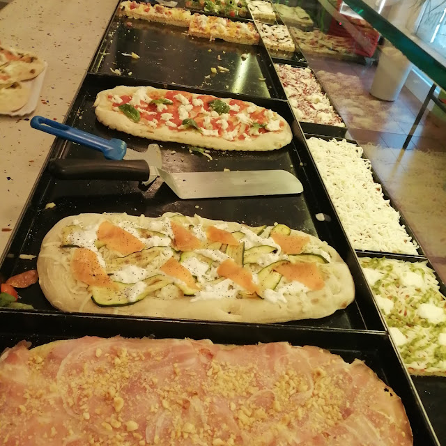Pizza In Pala Al Salmone Zucchine E Stracciatella