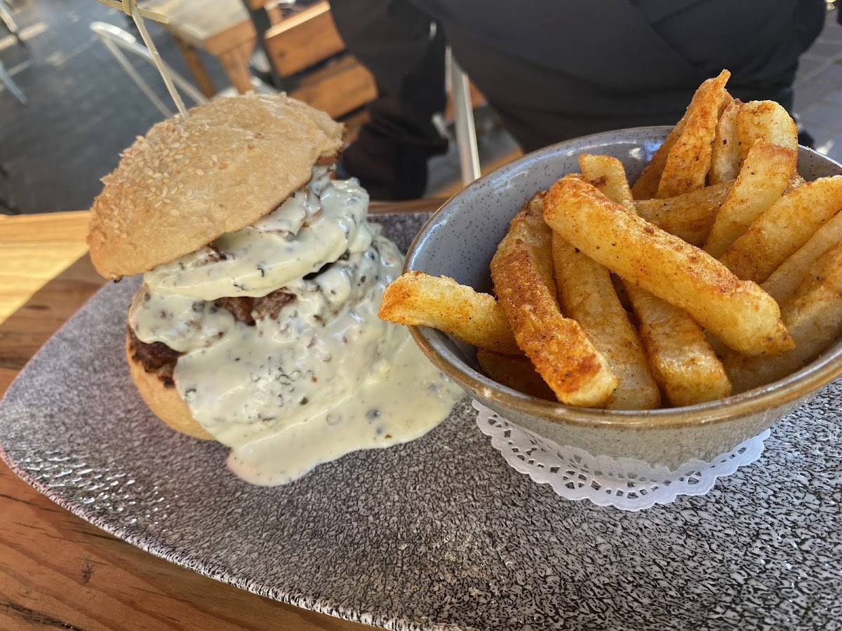 Taso's Bar Grill Hazelwood - Photo 5