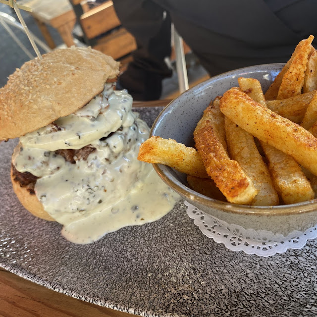 Madagascar Burger