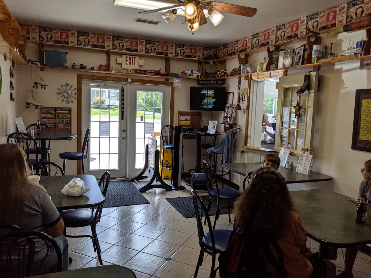 Main Eatery - Photo 4