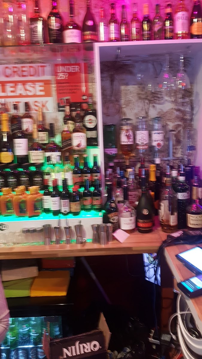 Mingles Bar and Restaurant - Photo 8