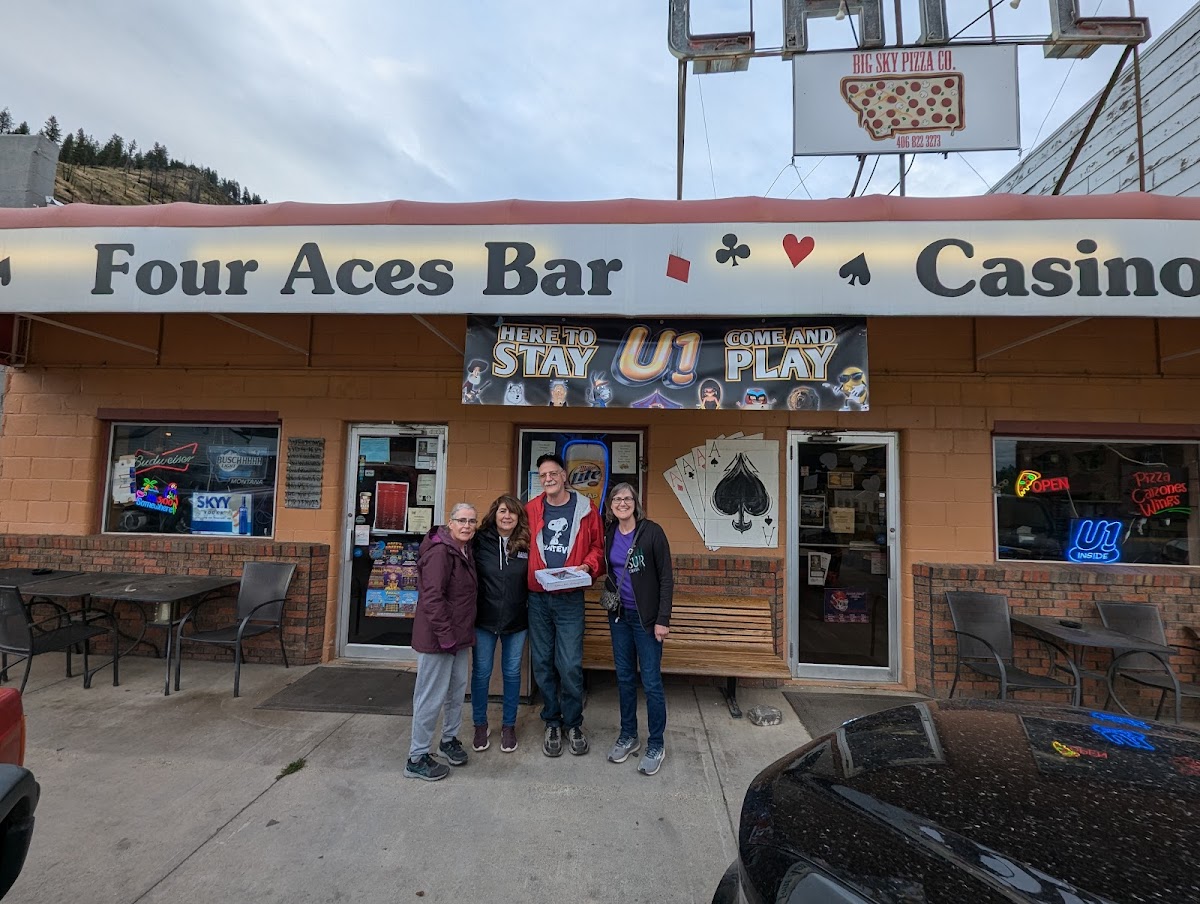 Four Aces Bar - Photo 3
