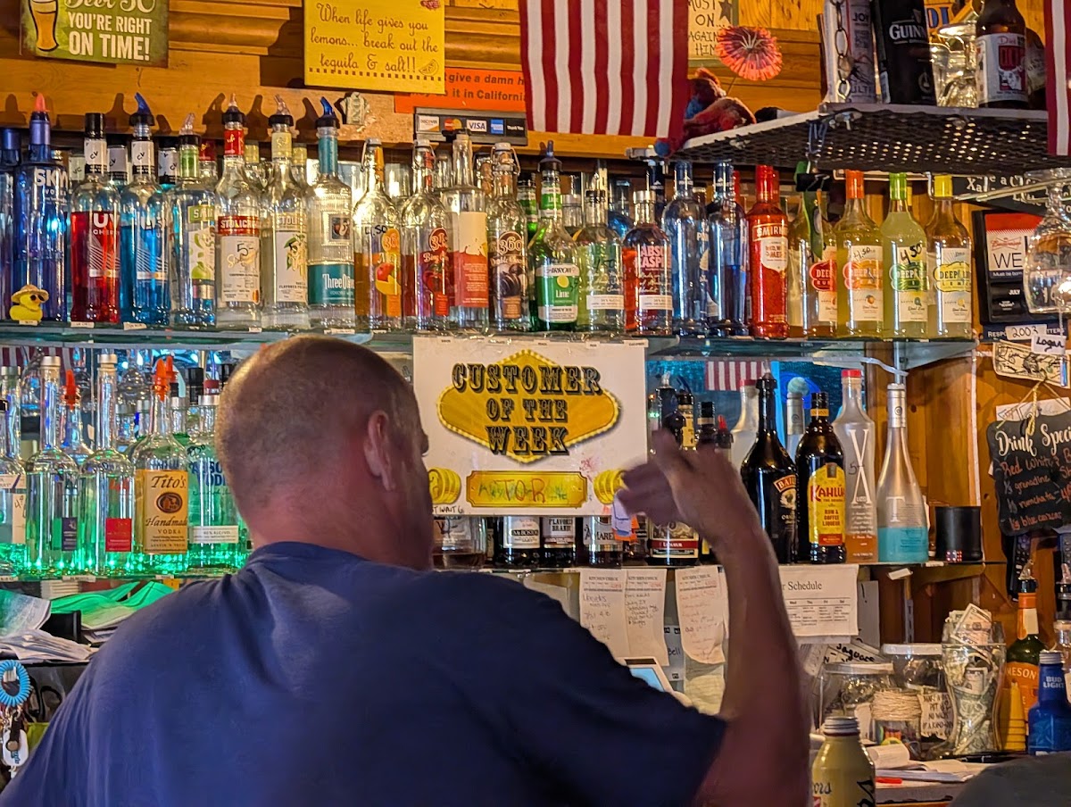 Four Aces Bar - Photo 4