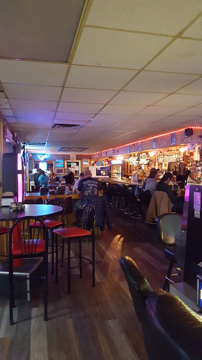 Four Aces Bar - Photo 6