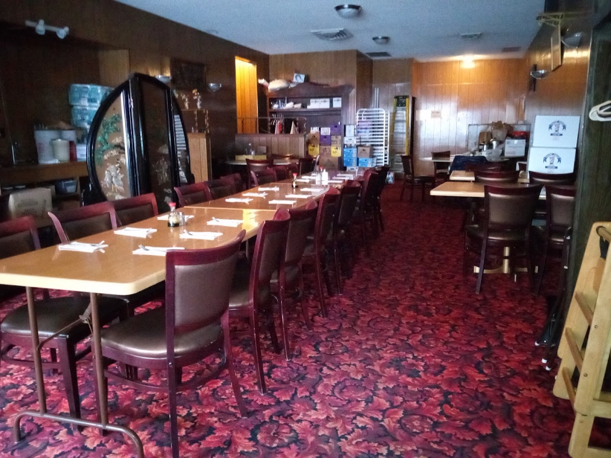 Hood River Restaurant - Photo 2