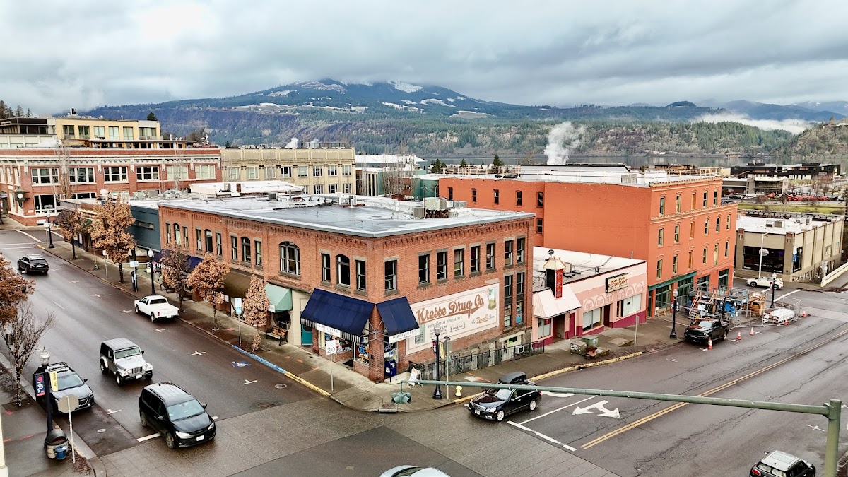 Hood River Restaurant - Photo 4