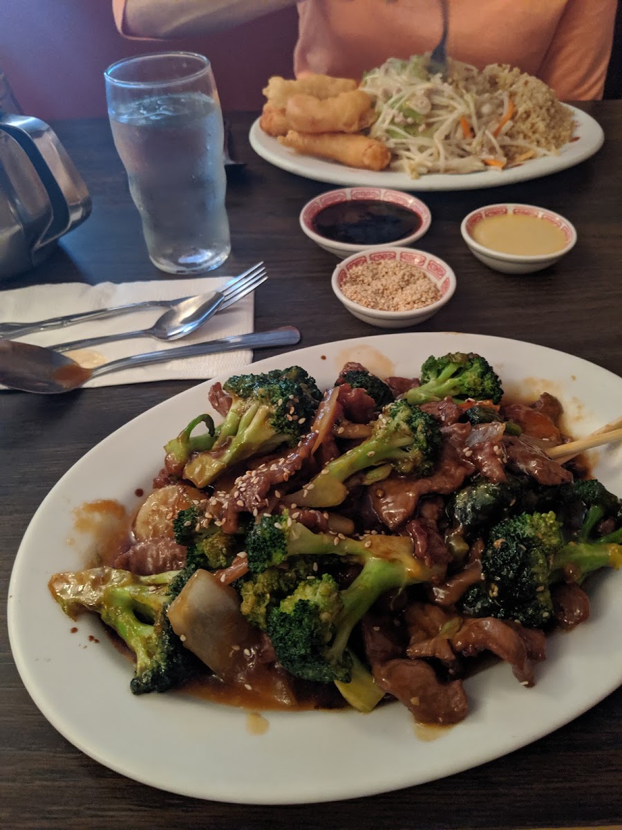 Hood River Restaurant - Photo 6
