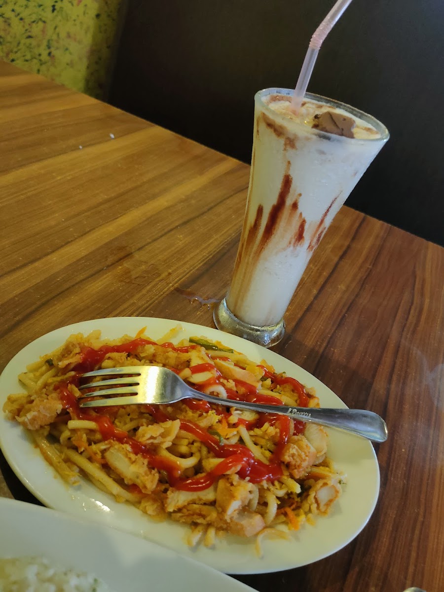 Eat & Meet Restaurant - Photo 2