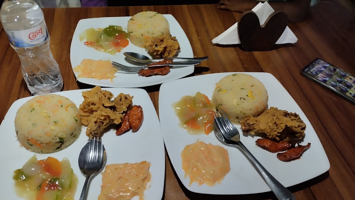 Eat & Meet Restaurant - Photo 4