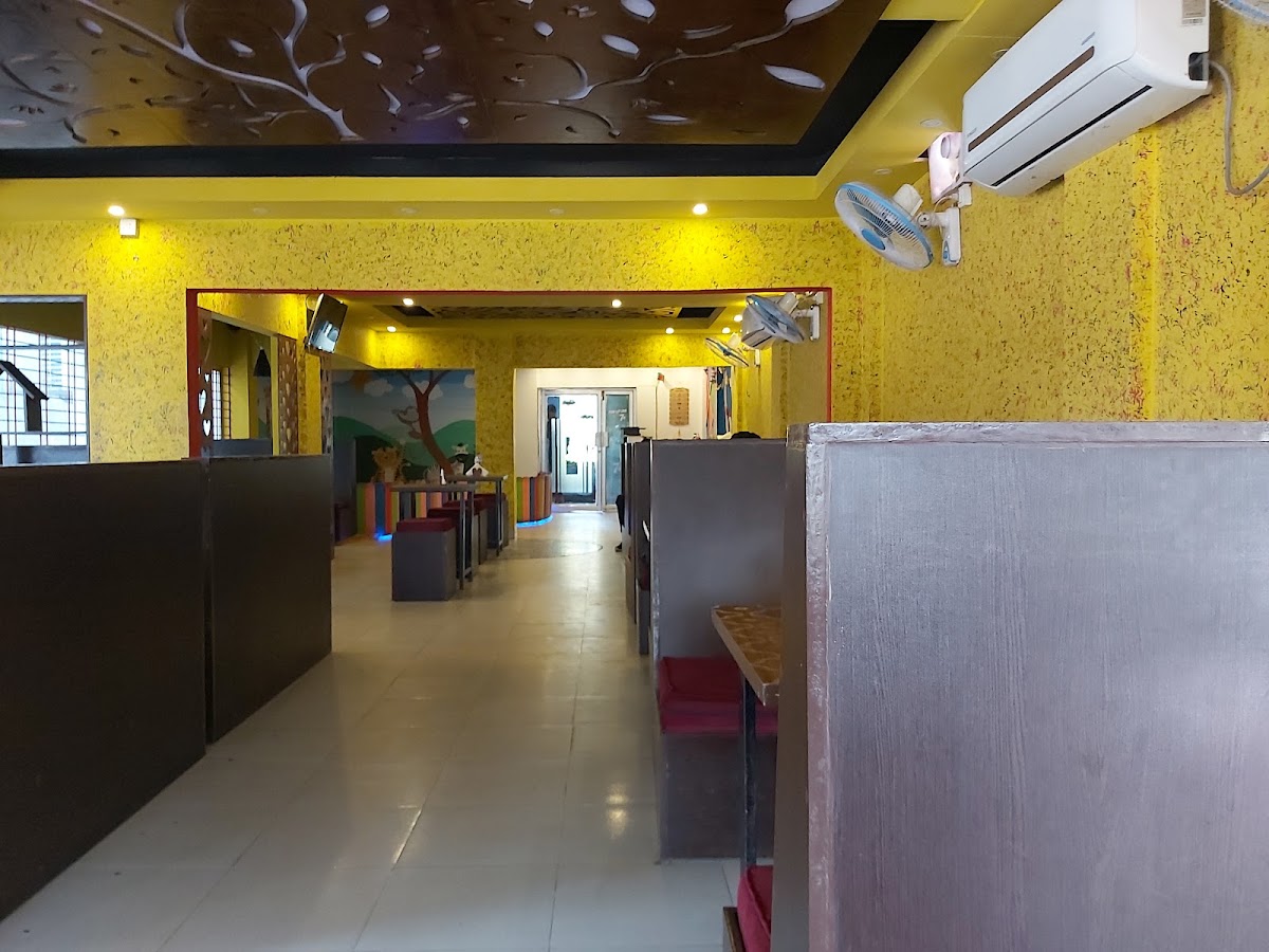 Eat & Meet Restaurant - Photo 8
