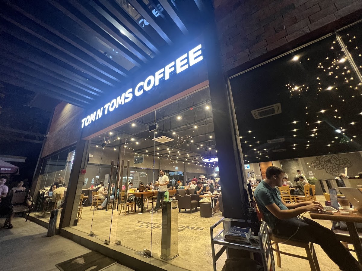Tom N Toms Coffee Uptown