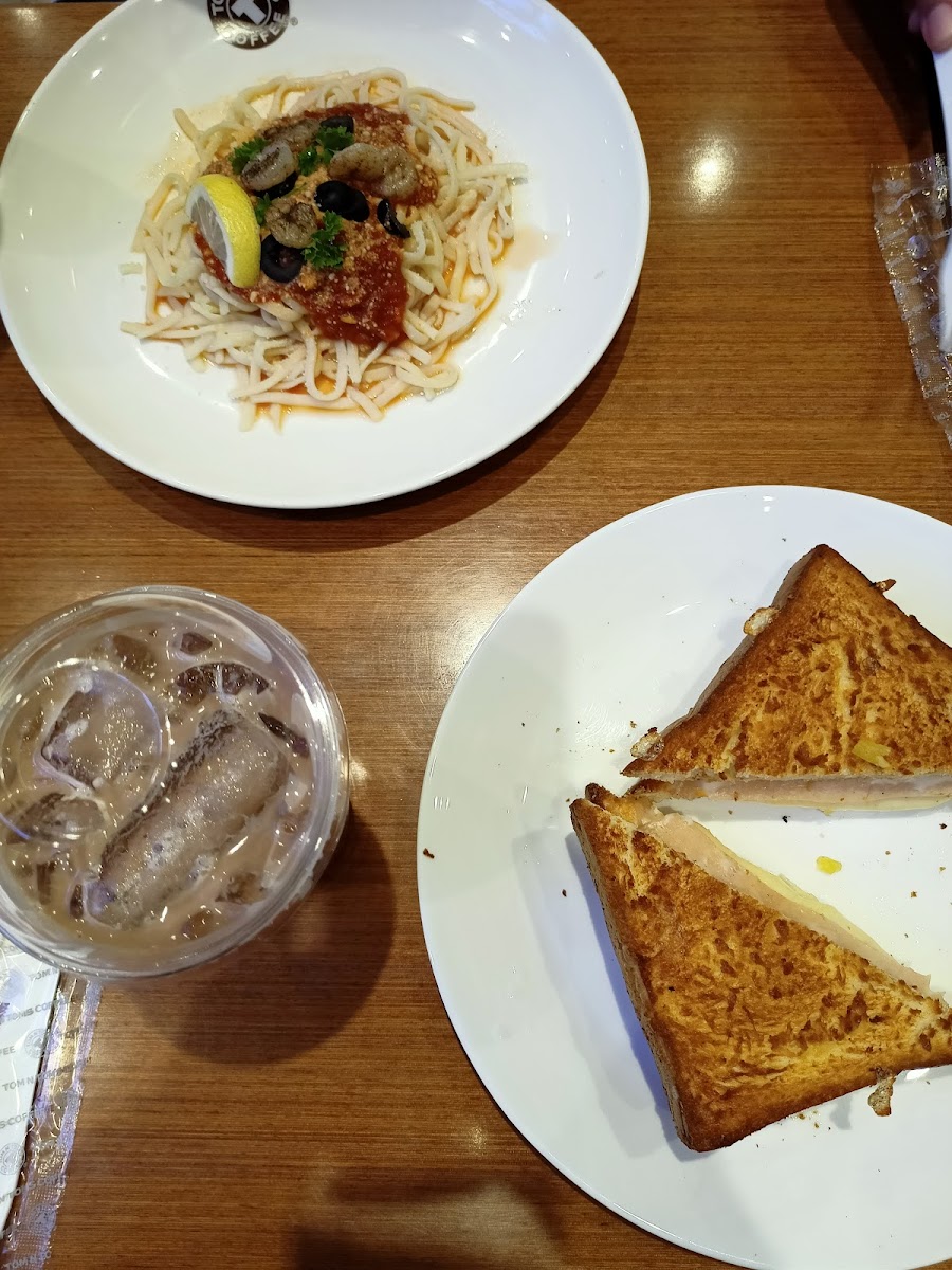 Tom N Toms Coffee Uptown - Photo 8