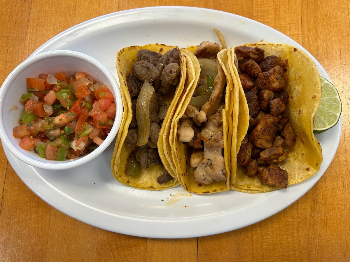 EL ARCO PUPUSAS Restaurant - Photo 3