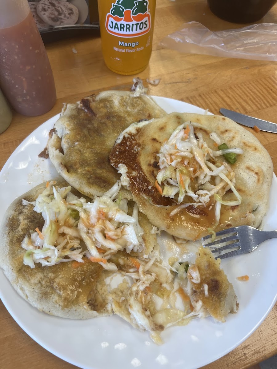 EL ARCO PUPUSAS Restaurant - Photo 4