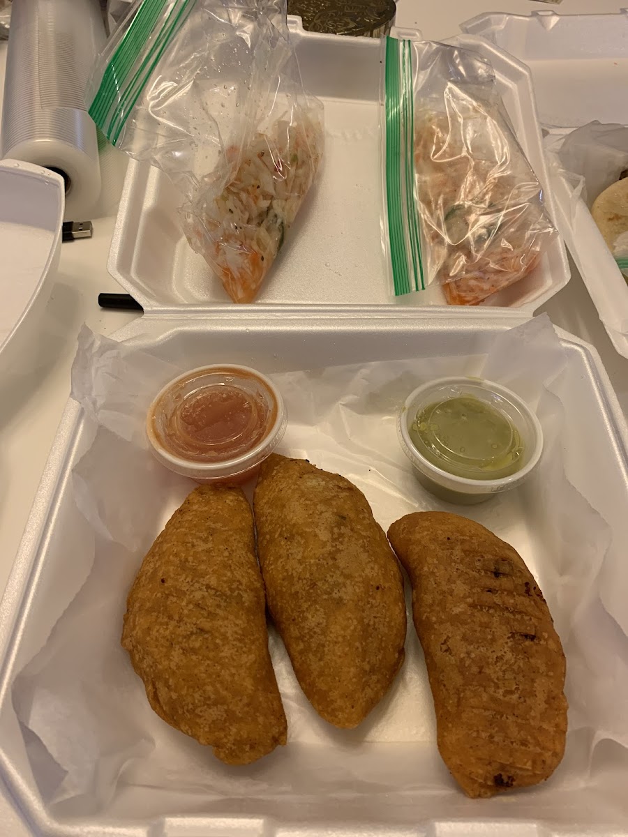 EL ARCO PUPUSAS Restaurant - Photo 7