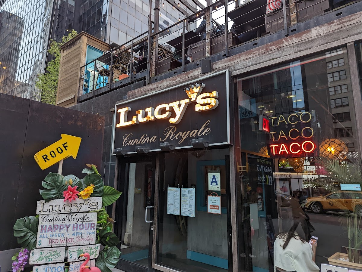 Lucy's Cantina Royale - Photo 2