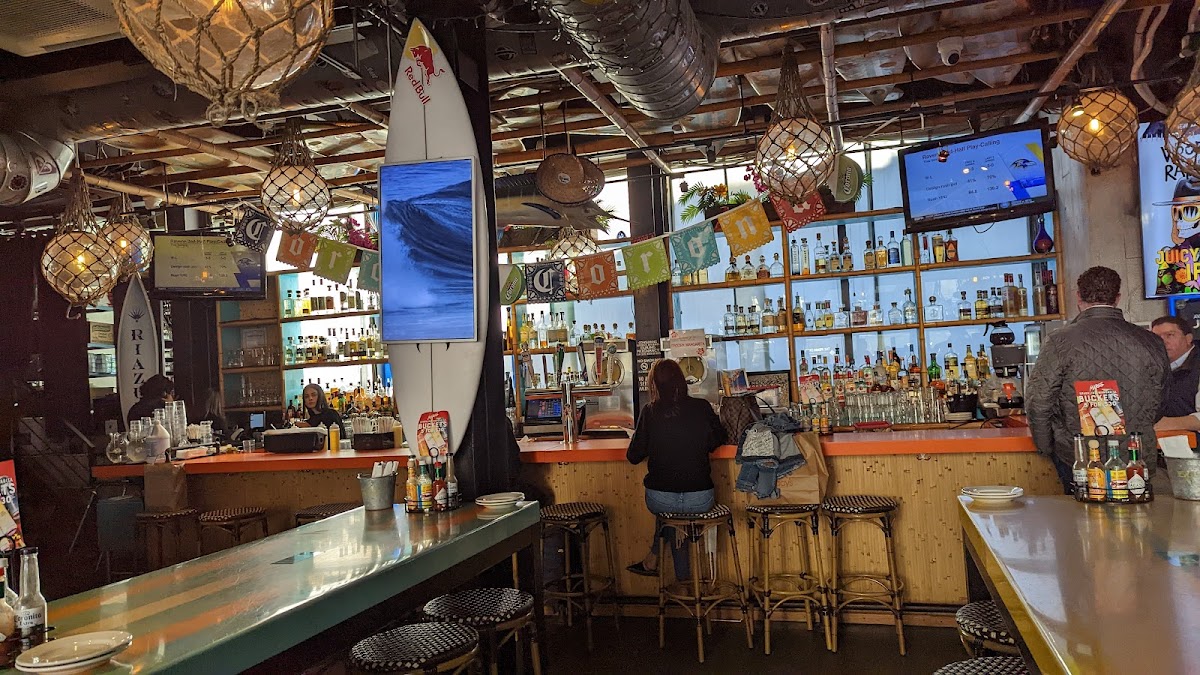 Lucy's Cantina Royale - Photo 4