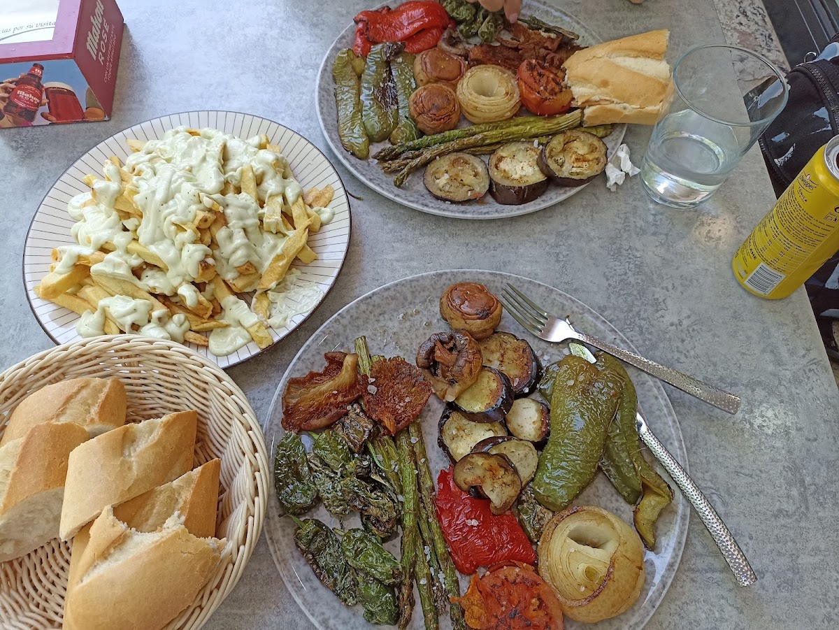 Restaurante El Rincón de León - Photo 3