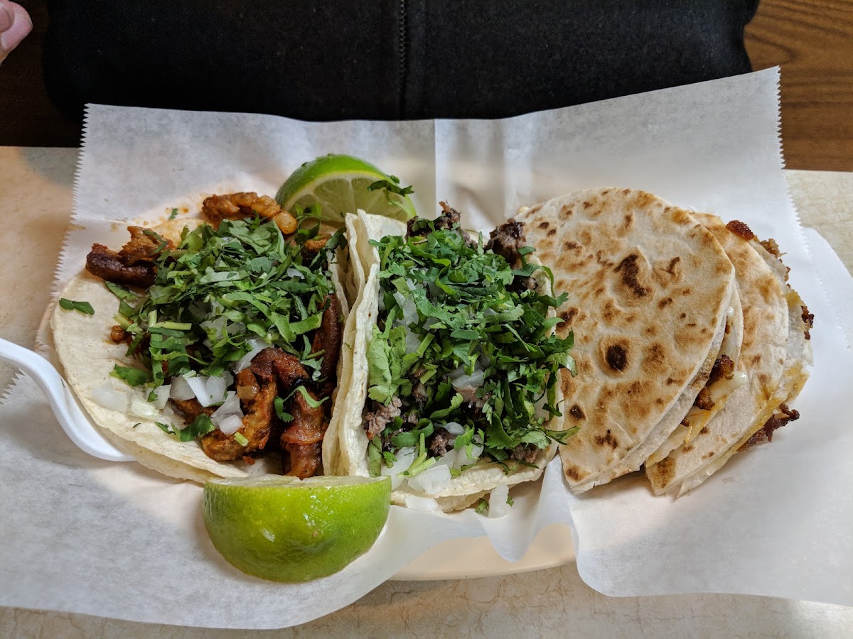El Rodeo Tacos - Photo 6