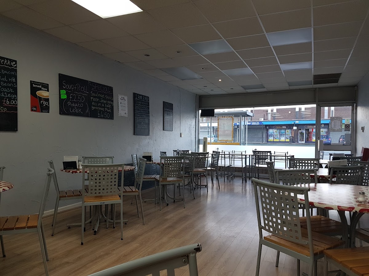 Meanay's Cafe - Photo 2
