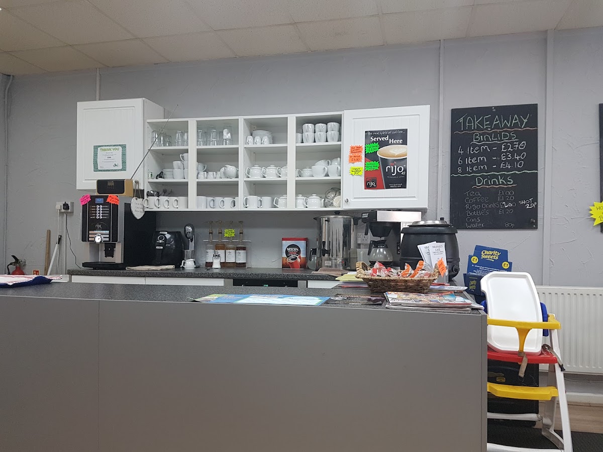 Meanay's Cafe - Photo 8