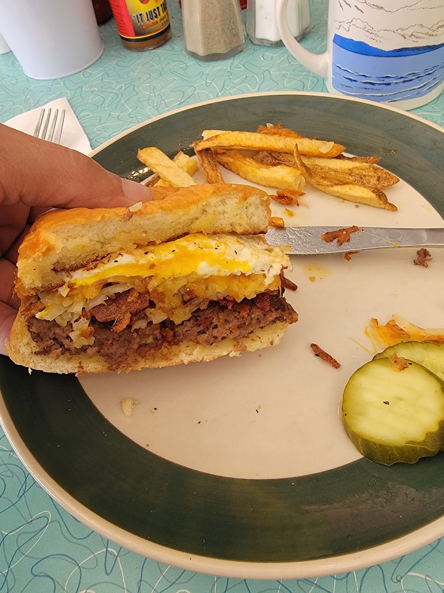 Not Justa Diner - Photo 9
