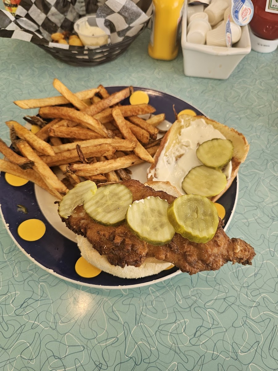 Not Justa Diner - Photo 7