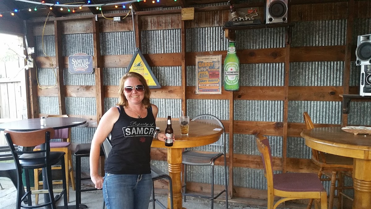 Maggie's Bar and Grill - Photo 9