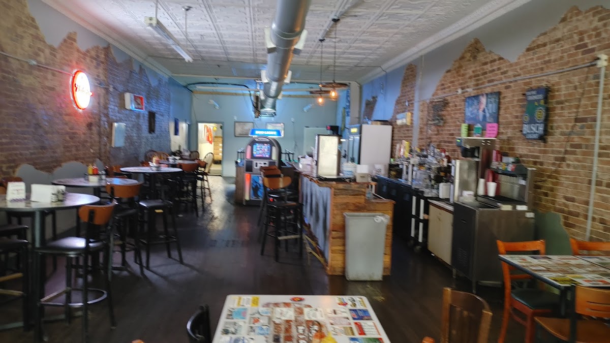 Maggie's Bar and Grill - Photo 4