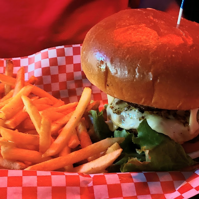 Mcdaddy Burger w French Fries