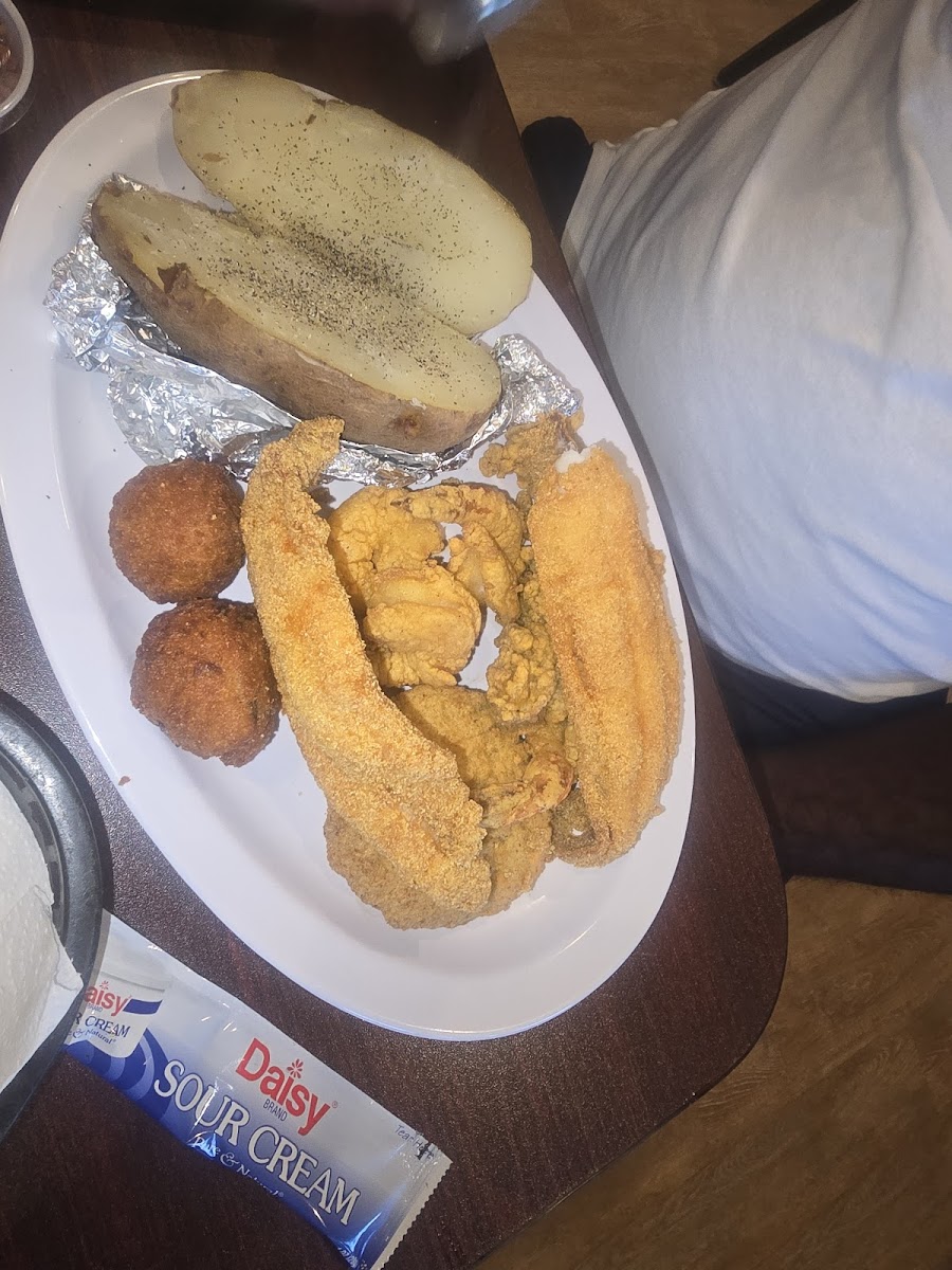Bill's Catfish & Steaks - Photo 4