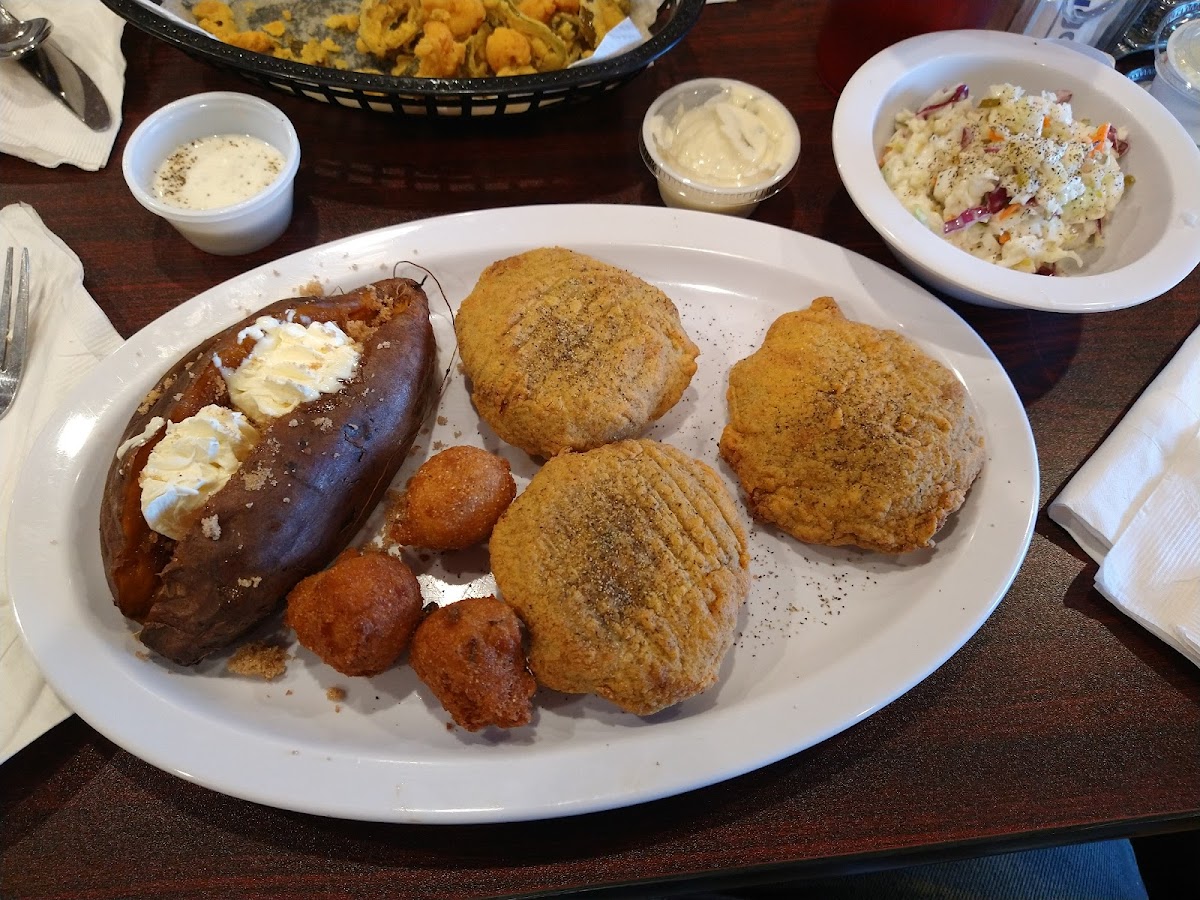 Bill's Catfish & Steaks - Photo 8