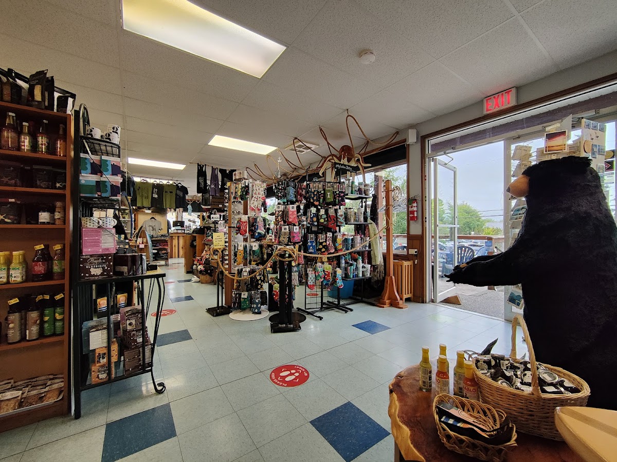 Gray Whale Ice Cream & Delicatessen - Photo 4