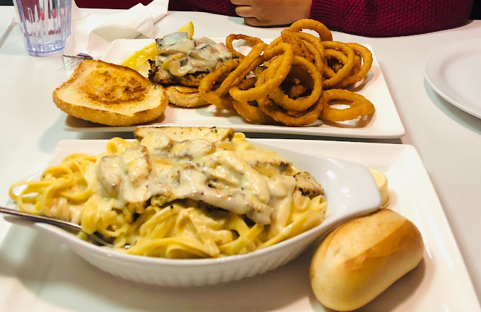 Town Diner Amherstburg - Photo 9