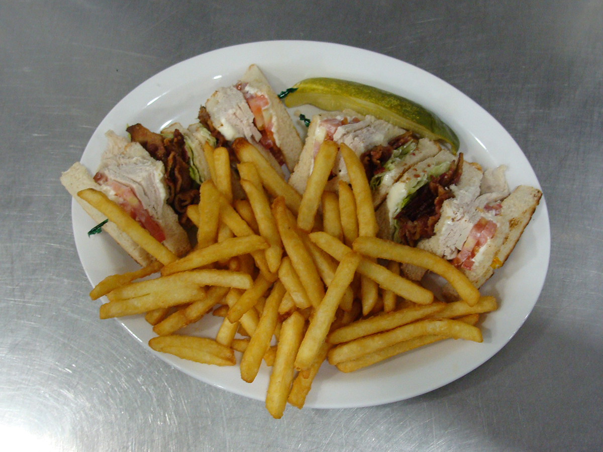 Town Diner Amherstburg - Photo 2