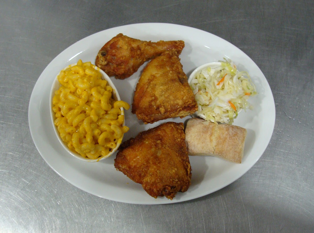 Town Diner Amherstburg - Photo 4