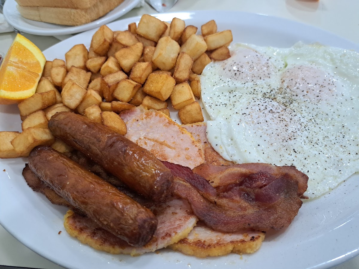 Town Diner Amherstburg - Photo 5