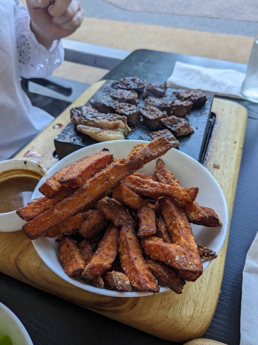 Red Hot Steakhouse and Bar - Photo 8