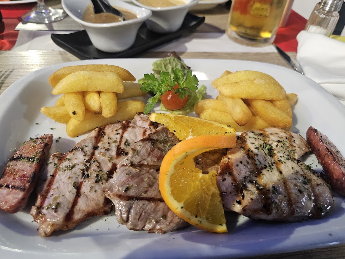 Chefe Steak House and Sea Basket - Photo 3