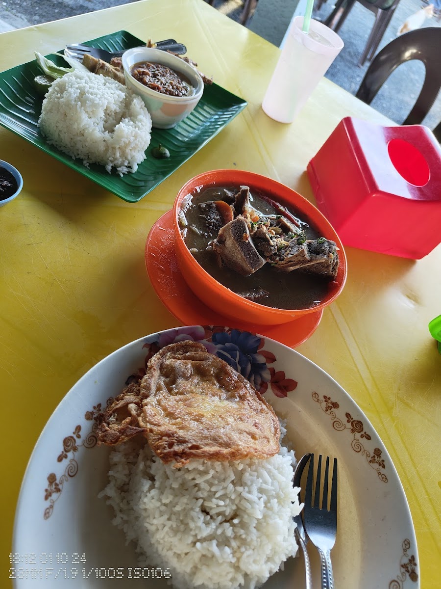Warung Ikan Bakar Dapur Arang - Photo 2