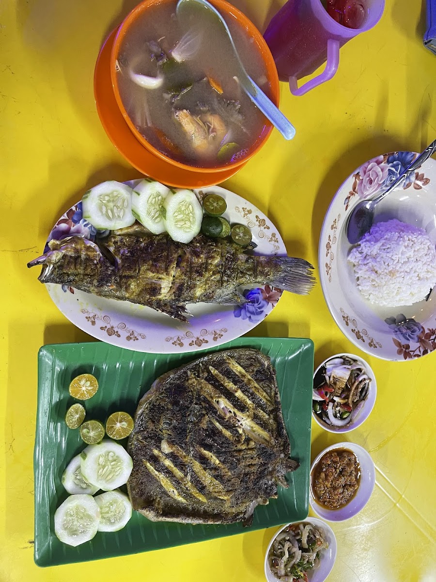Warung Ikan Bakar Dapur Arang - Photo 4