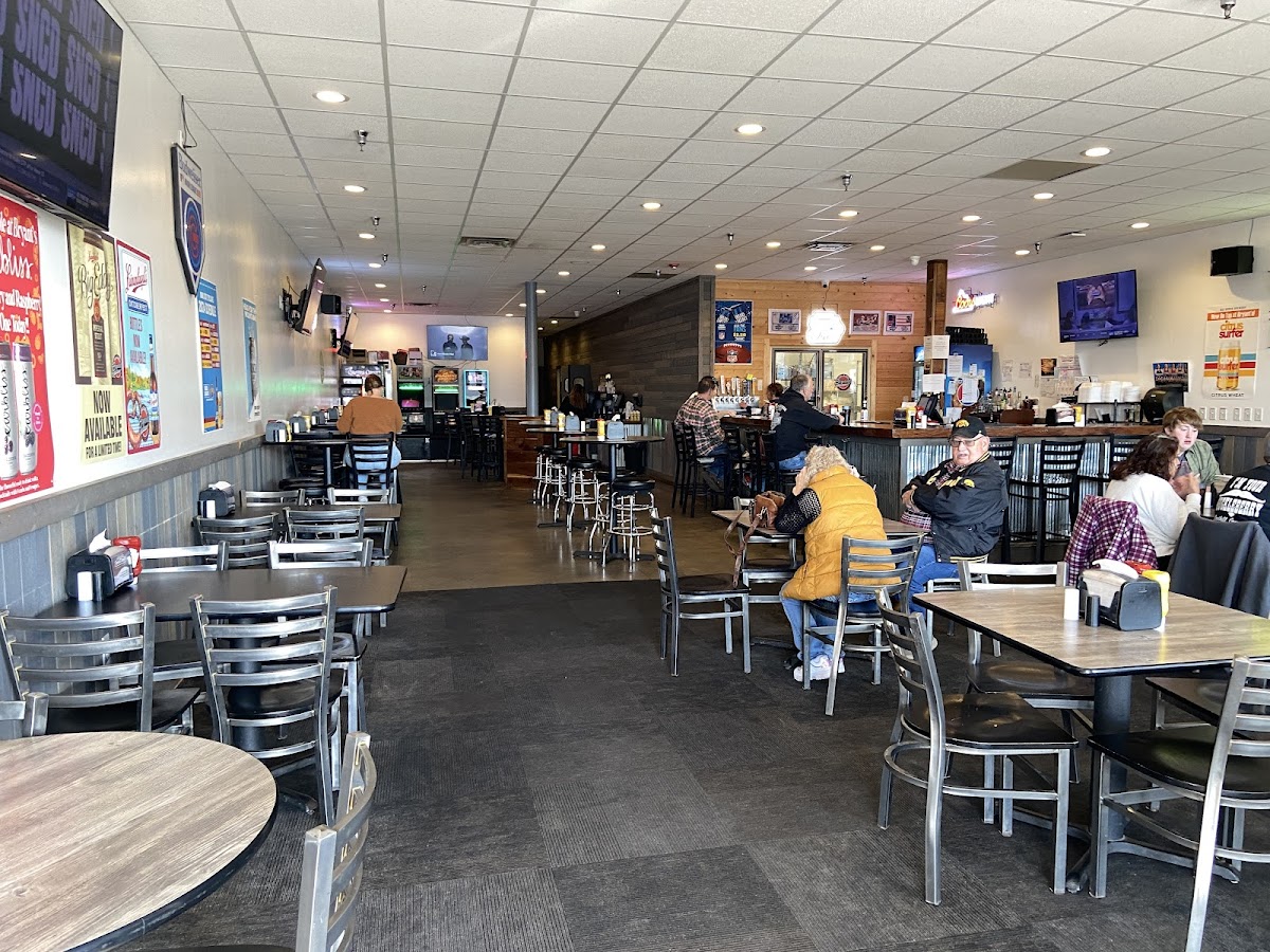 Bryant’s Chill & Grill - Photo 2