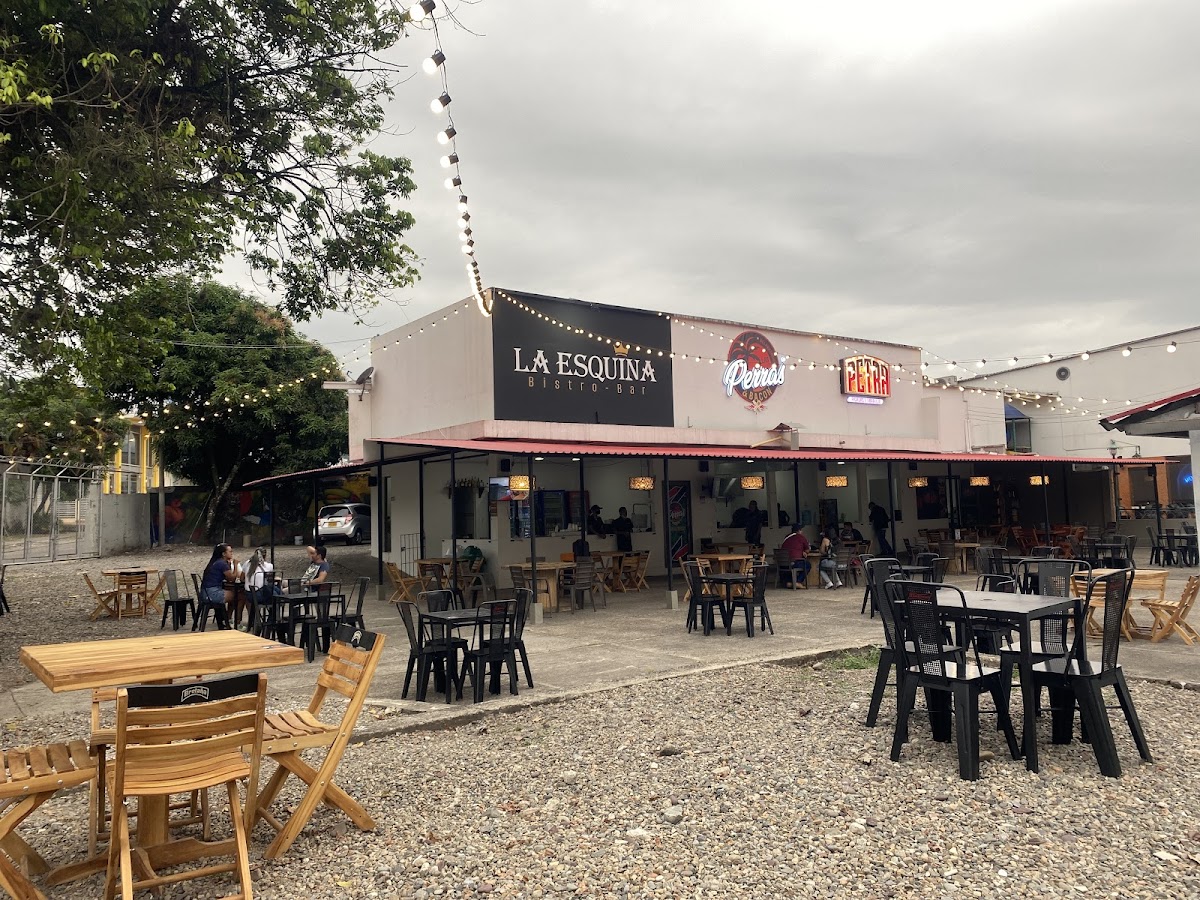 La Esquina Av 40