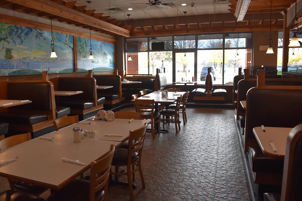 Algonac Flaming Grill - Photo 3